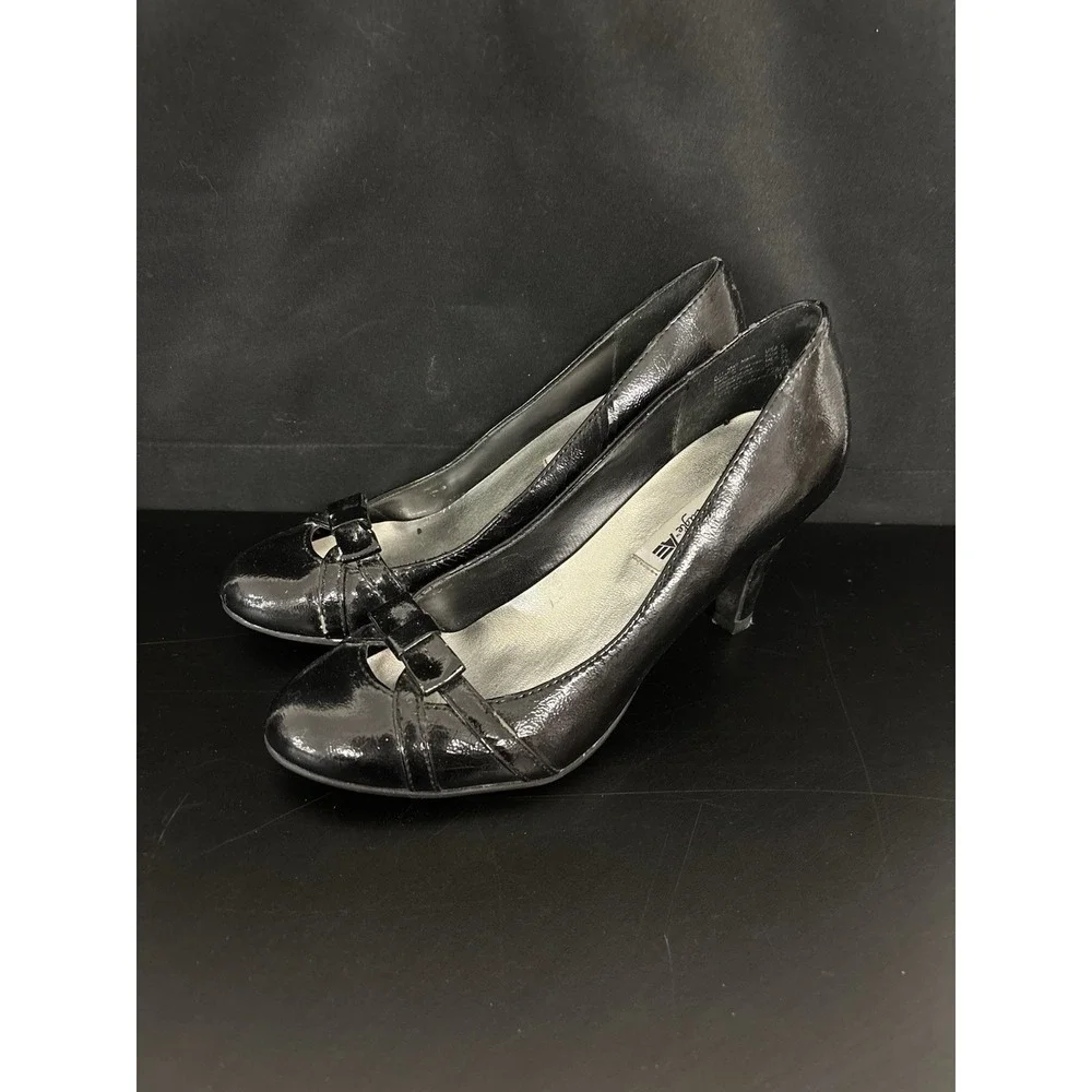 Womens Vintage Black American Eagle Heels size 5 some scuffs on heel